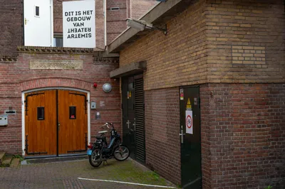 Gevels Theater Artemis mei